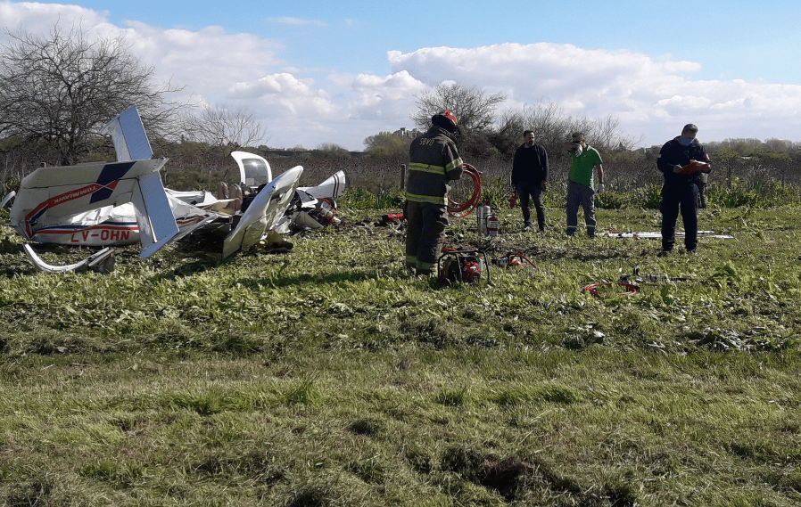Cayó aeronave cerca de la autopista Buenos Aires - La Plata: Iban dos tripulantes