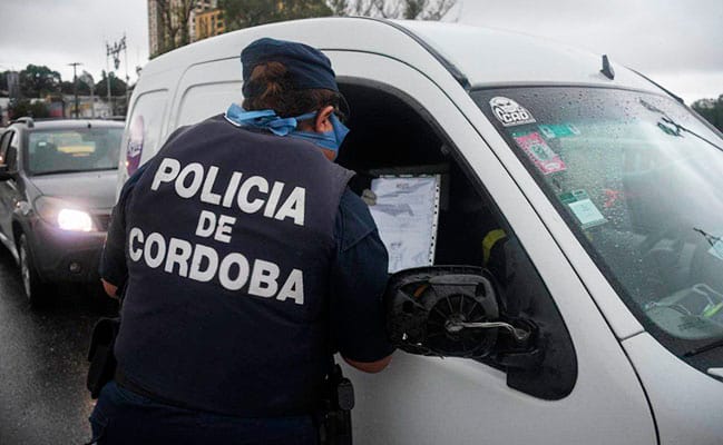 Segunda ola en Córdoba: Vuelven actividades no esenciales y las clases presenciales y anunciaron medidas económicas