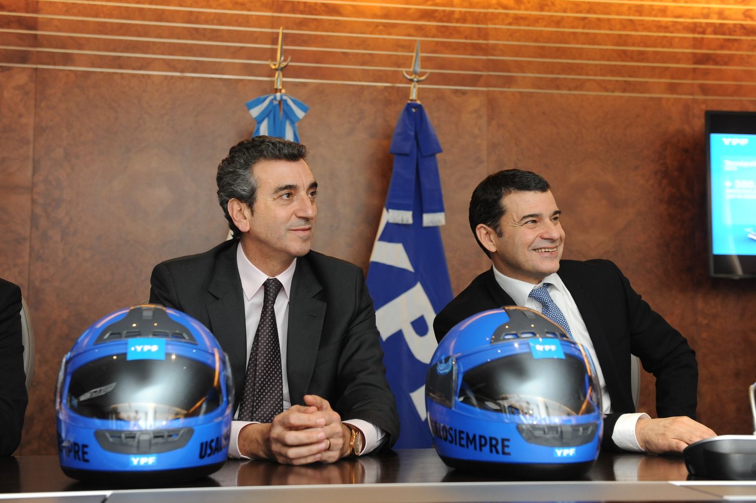 Randazzo y Galuccio presentaron campaña de concientización sobre el uso de casco 