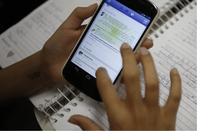 El gobierno bonaerense comprará 9.000 celulares para alumnos secundarios