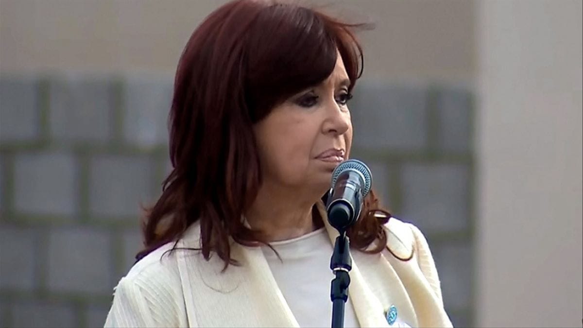 Cristina Kirchner les pidió a los fiscales que “dejen de mirar Netflix y agarren la Constitución”