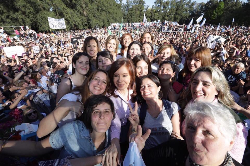 #8M Cristina Kirchner destaca "proceso de cambio cultural" que impulsa el colectivo feminista