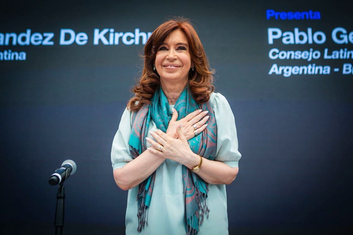 "En nuestro espacio hay pañuelos verdes y celestes y hay que aprender a aceptarlo" y otras frases de CFK en #Clacso2018