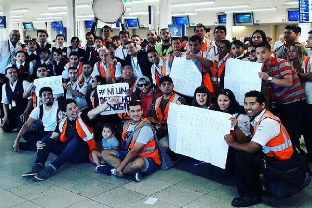 Paro y "ckeckinazo" de empleados terciarizados de LATAM en el aeropuerto de Ezeiza