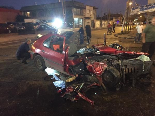 Choque fatal entre auto y colectivo en Lanús: 2 muertos y 3 heridos