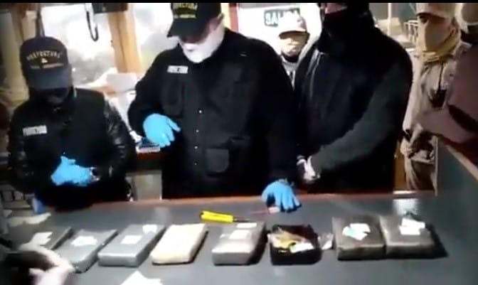 Chubut: Secuestran 8 paquetes con cocaína de máxima pureza en Puerto Madryn "pescados" en un barco