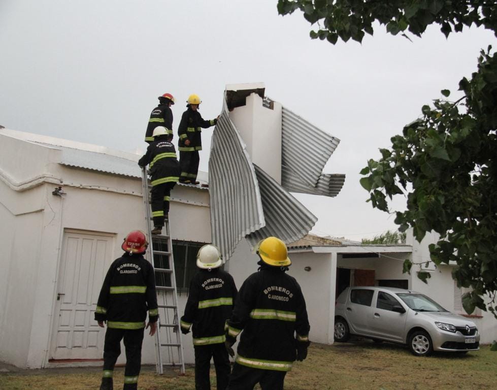 Un temporal dejó techos caídos y anegamientos en Claromecó