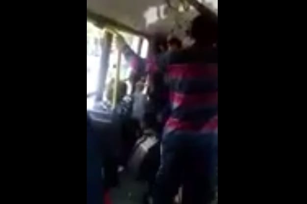Video: Feroz ataque a piedrazos a colectivo de la Línea 55 en San Justo