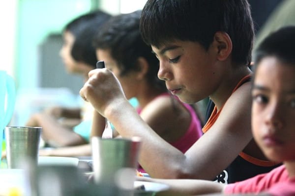 Crisis en comedores escolares: Provincia otorgó un leve aumento pero redujo un 30% los cupos