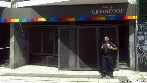 Delincuentes disfrazados de payasos robaron banco en Avellaneda