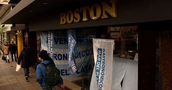 Mar del Plata: Suman 26 los despedidos en la Boston y toman una de las confiterías