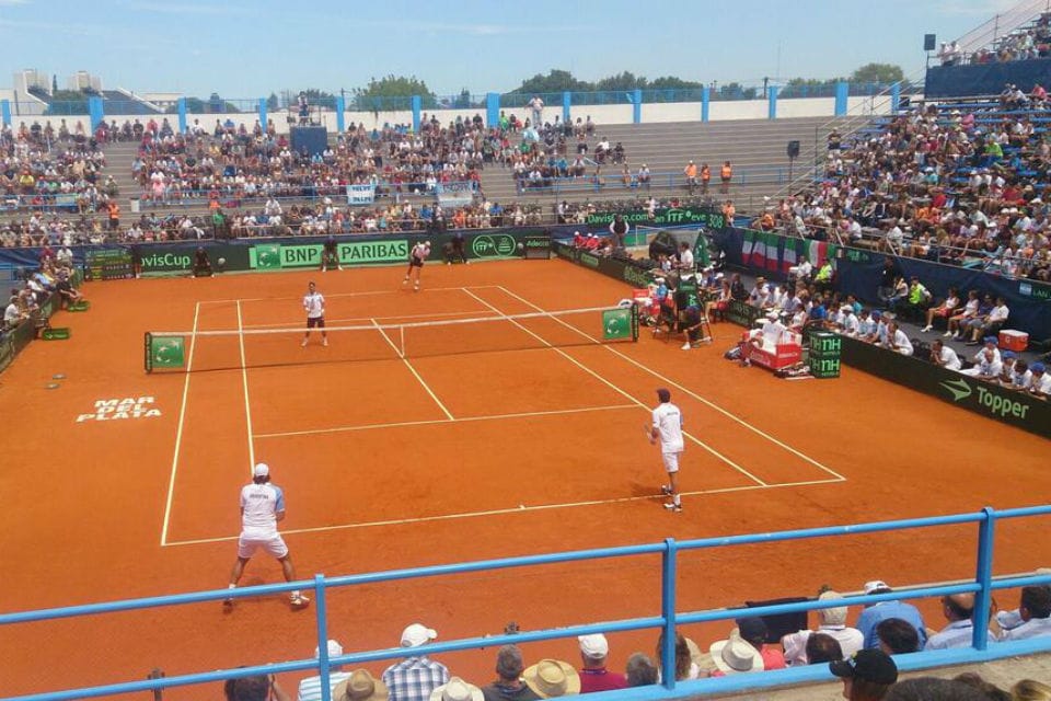 Copa Davis: Italia se quedó con el dobles complicando al equipo argentino