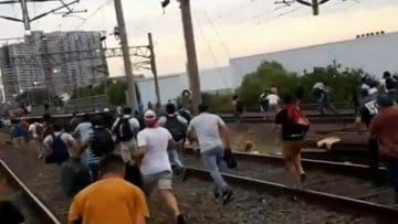 Hartos por la espera, pasajeros del Tren Roca corrieron a manifestantes que cortaban las vías