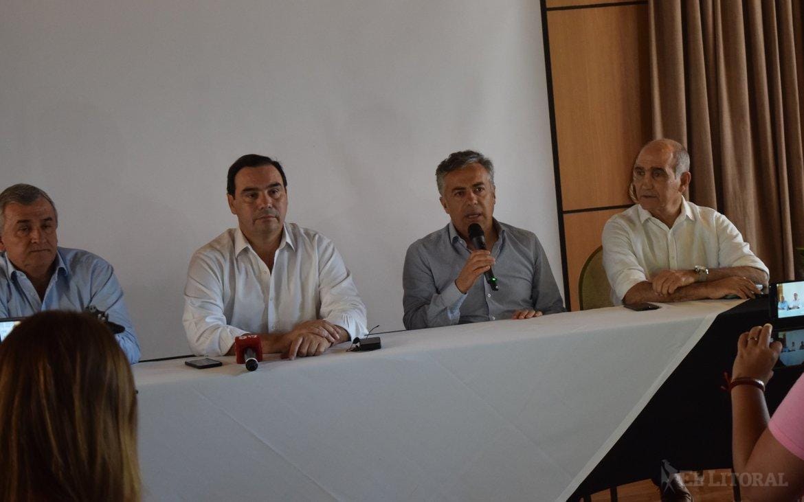 Daniel Salvador participó de cumbre radical en Corrientes para ratificar pertenencia a Cambiemos