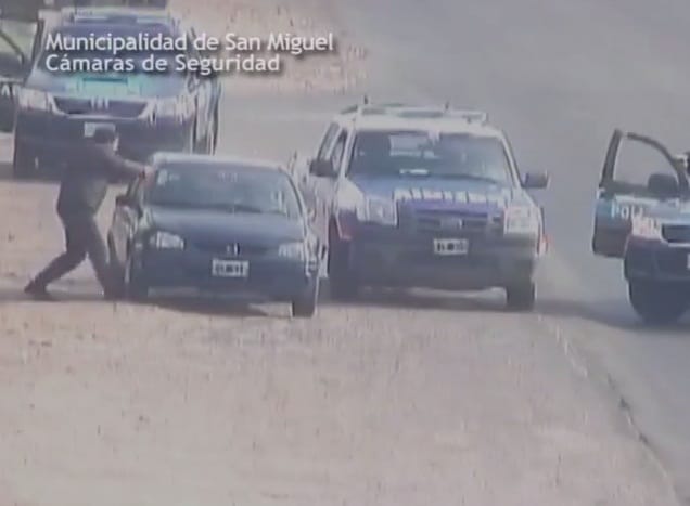 Video: Manejó borracho y con un pie atado al acelerador en San Miguel