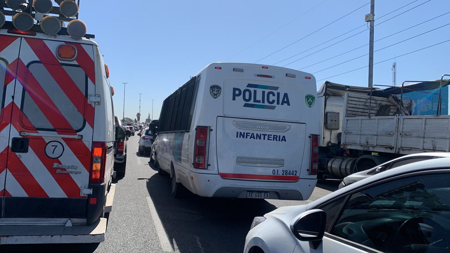 Crimen del repartidor en Bernal: Cortaron Autopista Buenos Aires - La Plata en pedido de seguridad