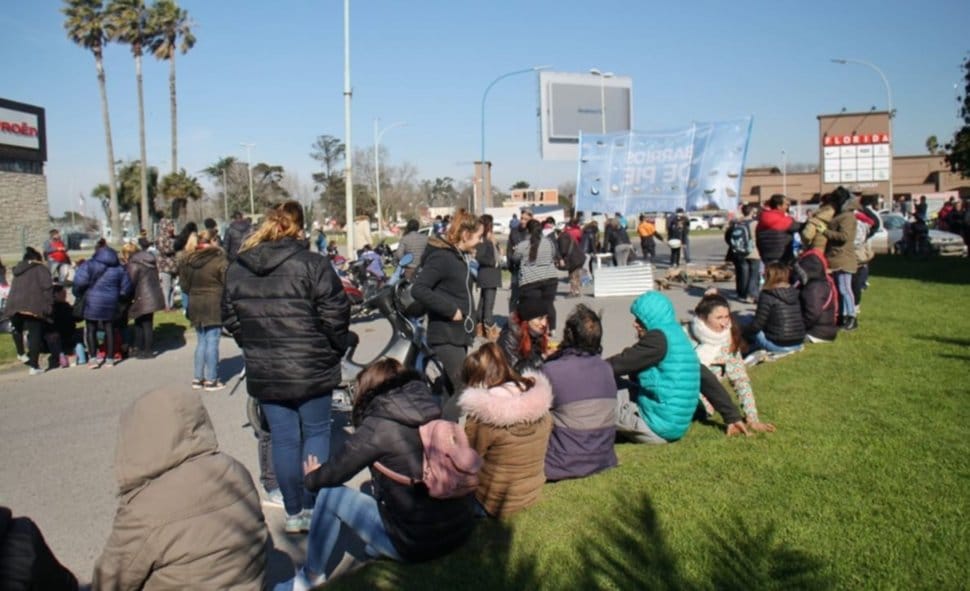 Mar del Plata: Tras acuerdo entre la Policía y manifestantes el corte de la Ruta 2 es parcial