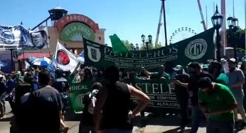 Tigre: Protesta frente al Parque de la Costa ante posibles despidos y cierre