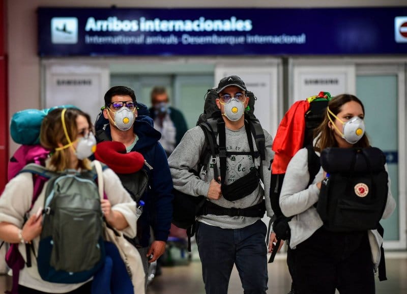 Coronavirus: Detectan la cepa británica en un argentino residente en Reino Unido que viajó al país desde Alemania