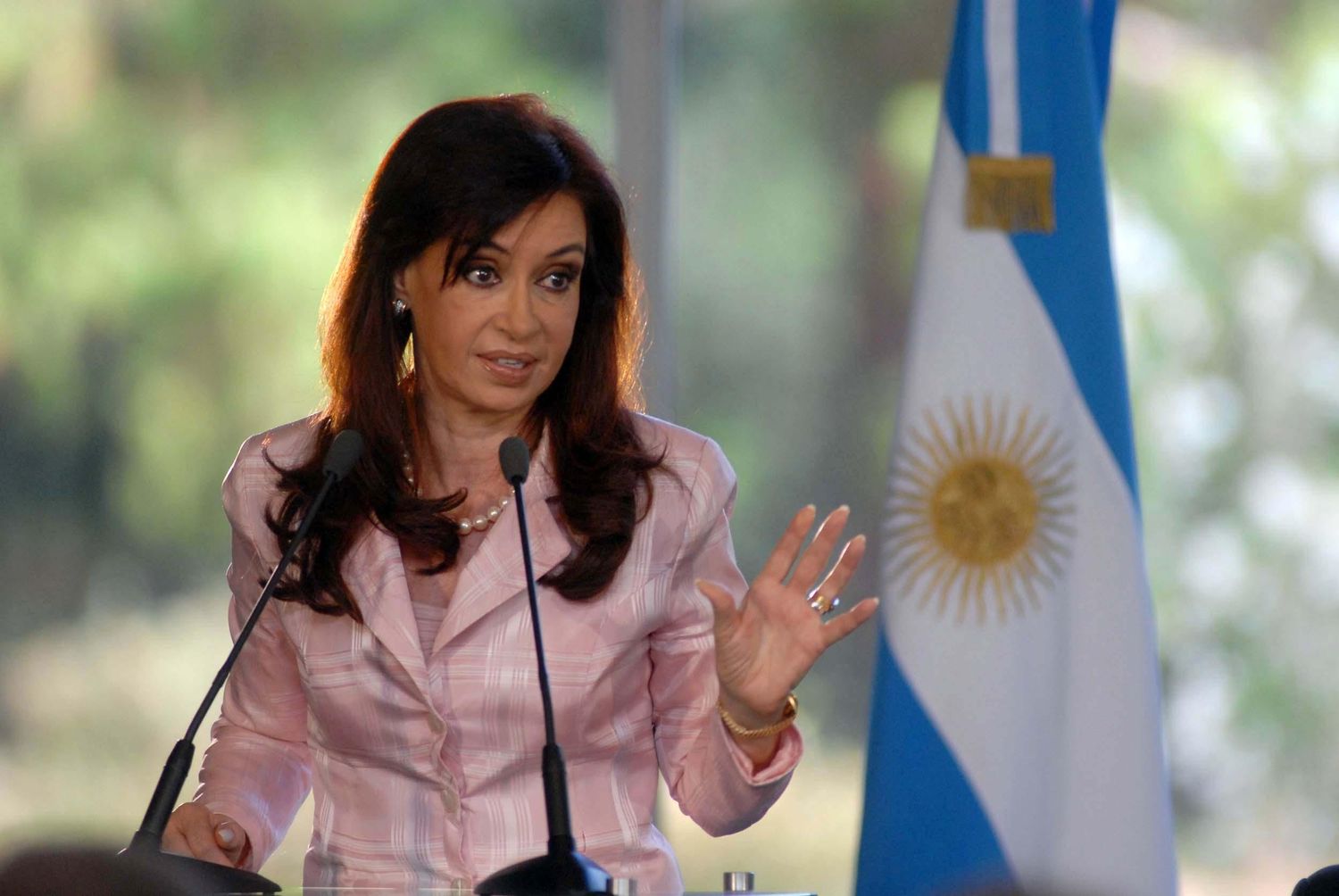 Desde su reposo, Cristina criticó a Clarín y La Nación
