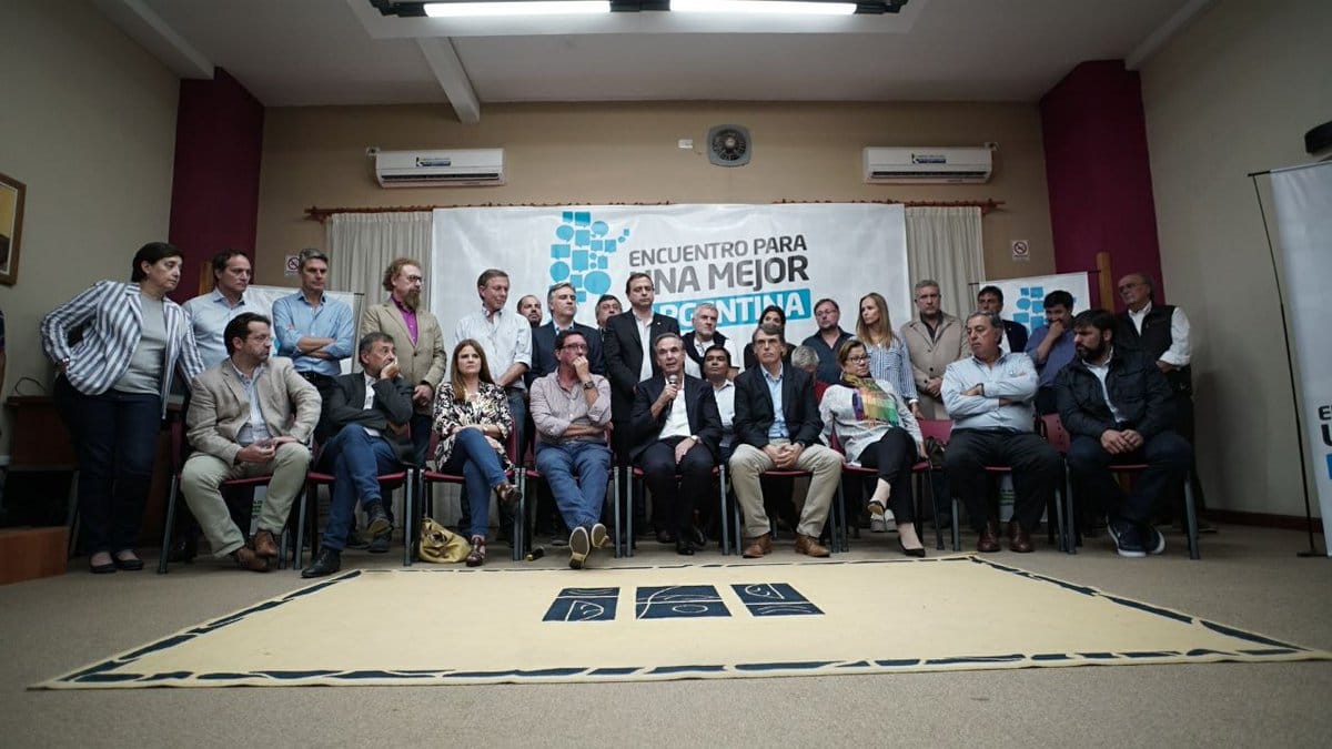 El rearmado del peronismo: Los dirigentes bonaerenses que fueron a la cumbre de Gualeguaychú