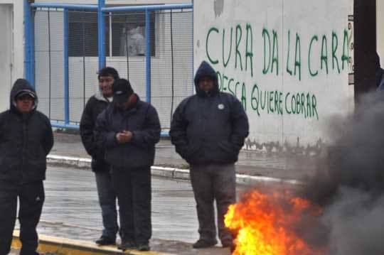 Alpesca: 1300 empleados afectados, dos ventas frustradas y cruces políticos en Chubut