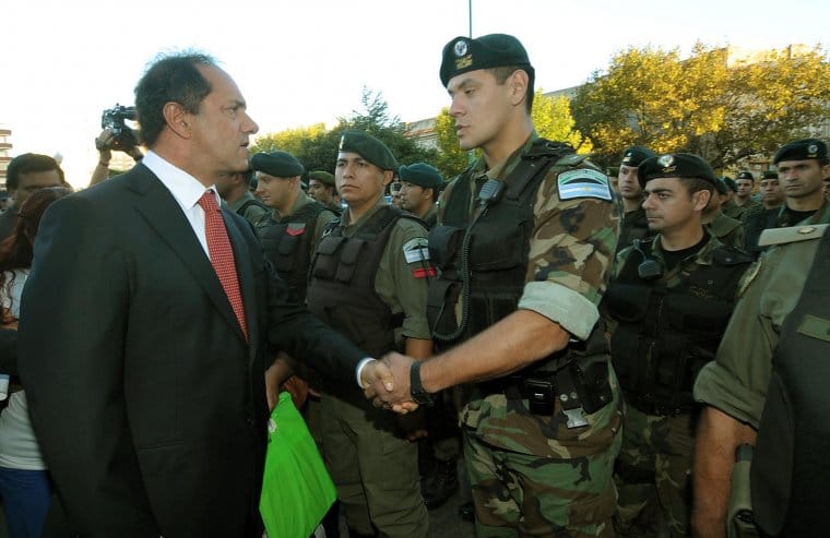Retiro de Gendarmería: Massistas calificaron a Scioli de "mentiroso"
