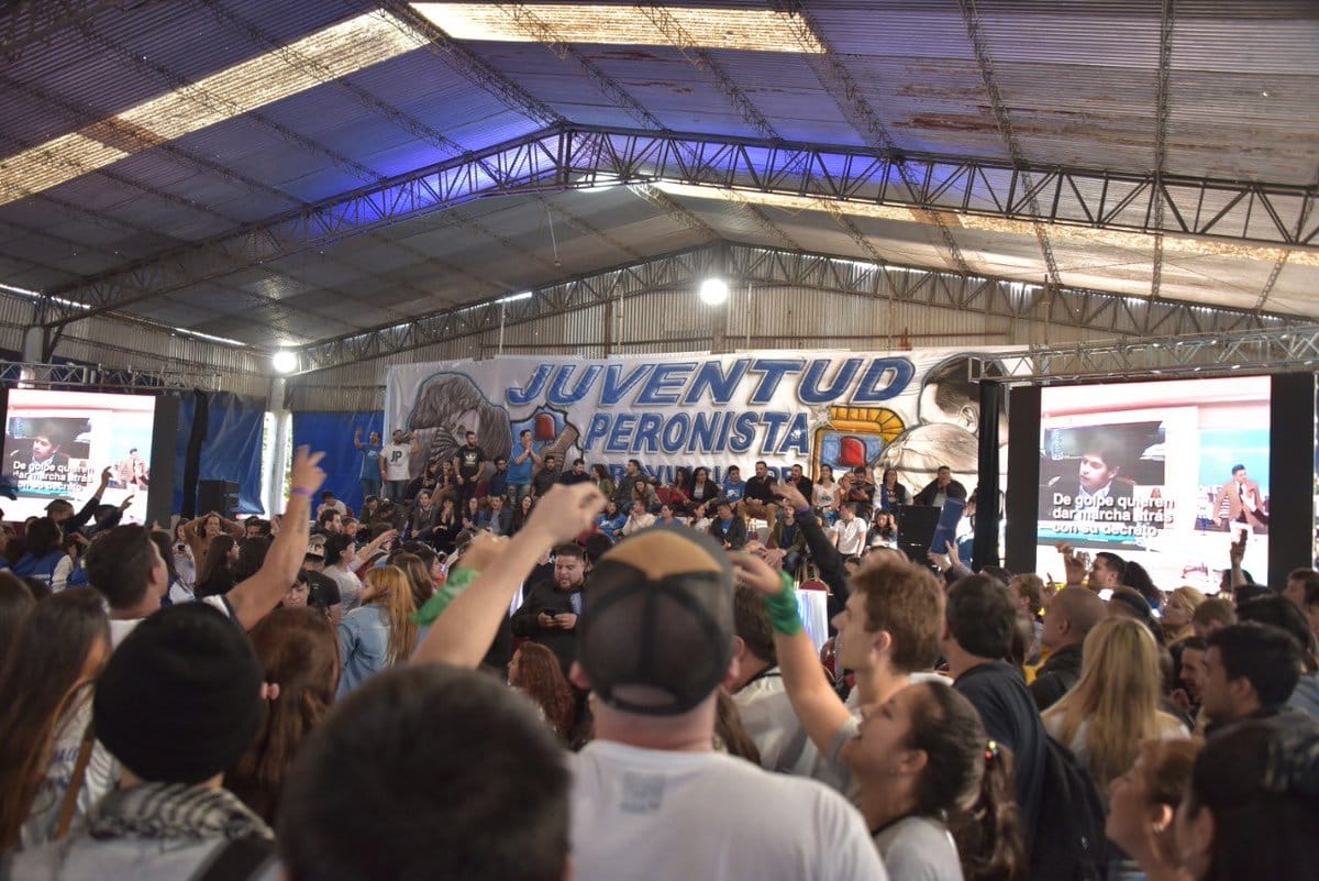 Ituzaingó: En plenario de la Juventud Peronista, Máximo Kirchner cuestionó a Macri