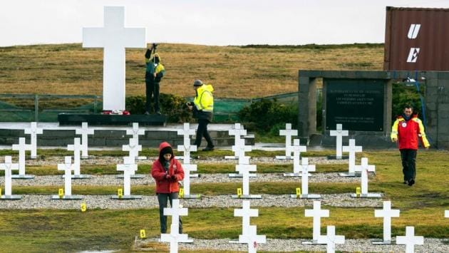 Partieron desde Ezeiza a las Islas Malvinas los familiares de soldados identificados