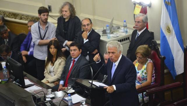 De la Sota habló como candidato presidencial ante la Legislatura de Córdoba