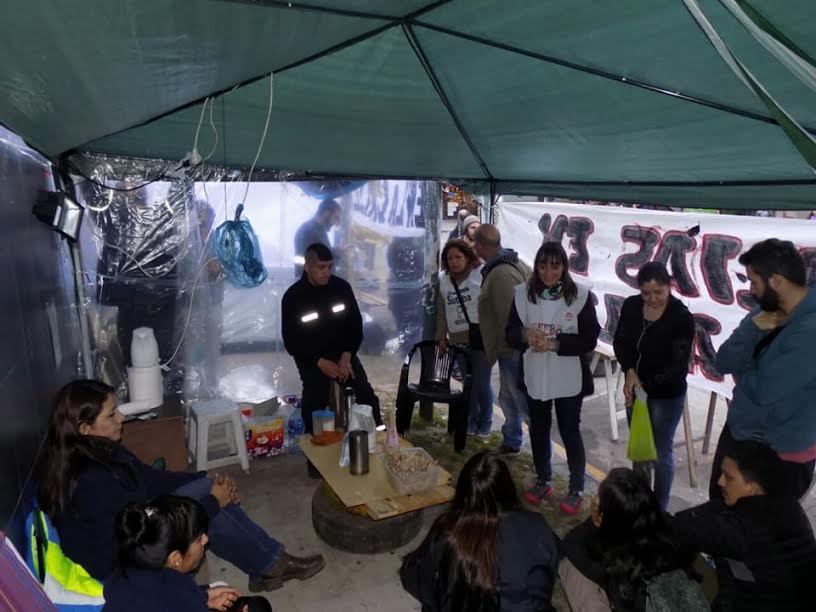 Del Plá visitó a los trabajadores de Pepsico en Vicente López