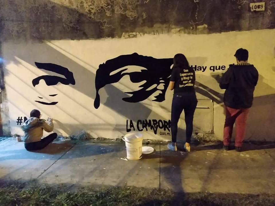 Quilmes: Denuncia que La Cámpora engañó a su mamá y le pintó un mural de Néstor en la casa