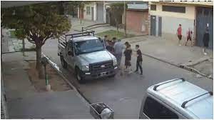 La Matanza, salvaje: A un hombre lo balearon para robarle el auto y un fletero fue asaltado en manada por 10 menores
