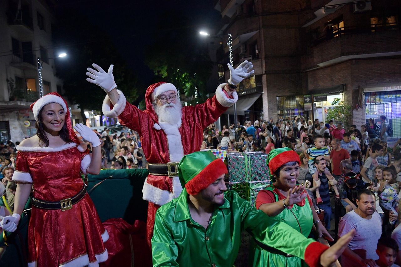 Navidad en San Fernando: Cientos de familias participaron del Desfile en Victoria con duendes y hadas