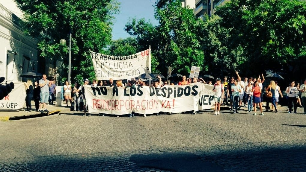 Movilización en La Plata para reclamar la reincorporación de 380 trabajadores de la UEP