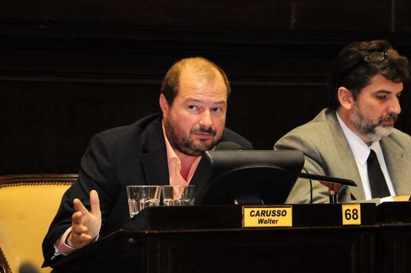 Diputado Carusso propone bajar la edad para ser elegido concejal