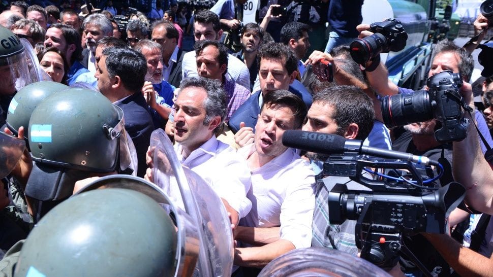 El Gobierno denunció a diputados de la oposición por intentar impedir la sesión de la Reforma previsional