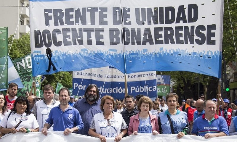 El  Frente de Unidad Docente Bonaerense reclama reapertura de Paritarias.