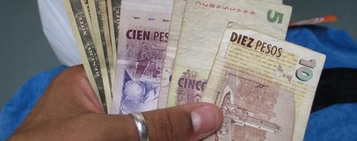 Cotización del dólar: Bajó el blue y el oficial supera los 9 pesos