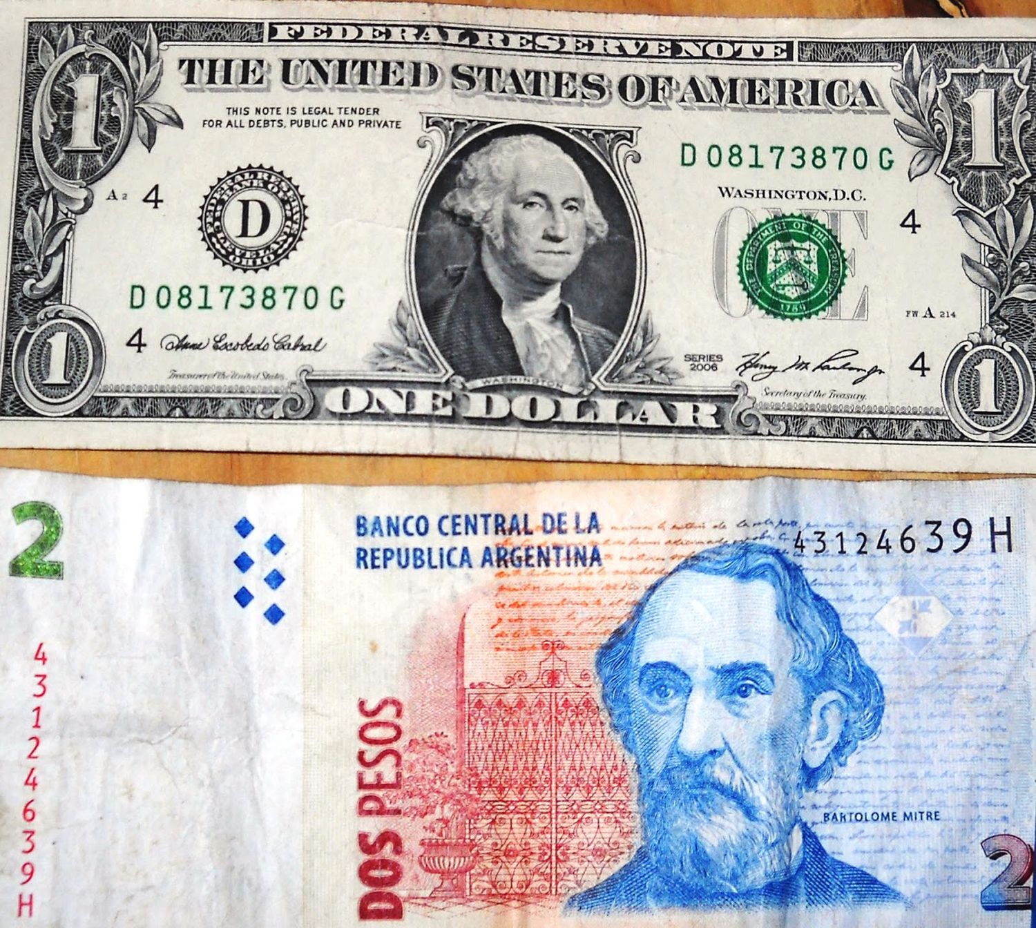 Cotización del dólar: Bajó el oficial y subió el blue