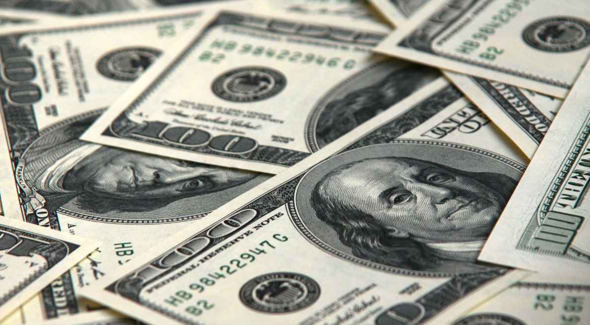 Dólar blue se dispara a $10,70 y oficial se mantiene a $8,01