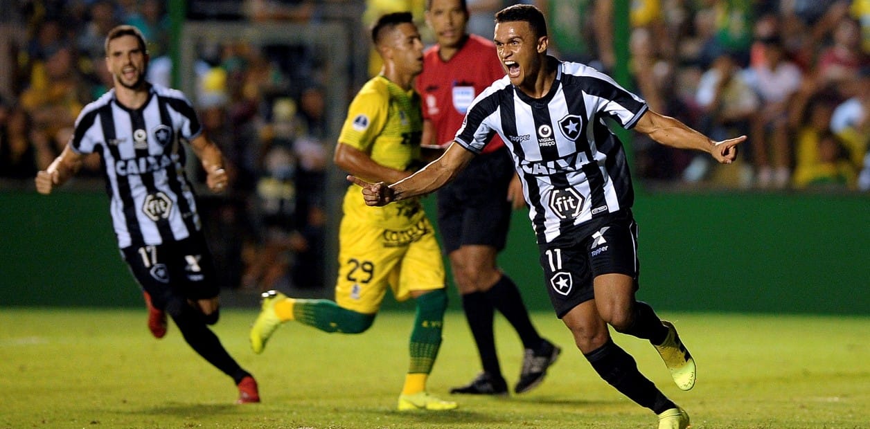 Copa Sudamericana: Con la cabeza en la Superliga, Defensa y Justicia se fue rápido por Botafogo