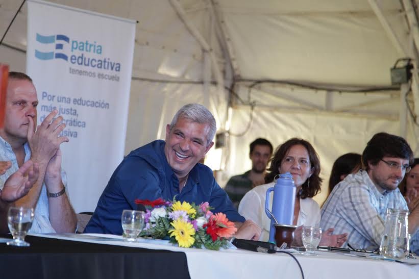 Julián Domínguez le pegó a De Narváez por sus críticas a los docentes