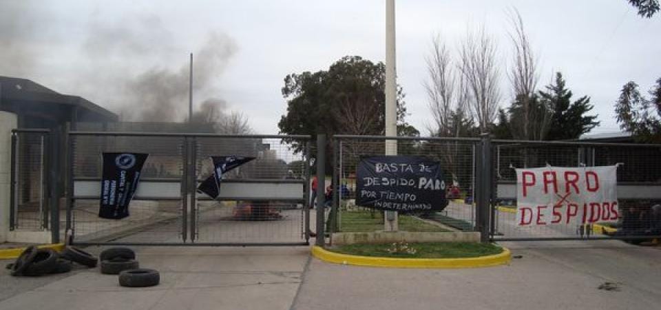 Baradero: La fábrica Donto reincorporó a 17 trabajadores despedidos pero sigue cerrada y continúa el conflicto