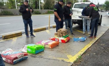 Media tonelada de marihuana secuestrada en la bajada de la autopista Buenos Aires - La Plata