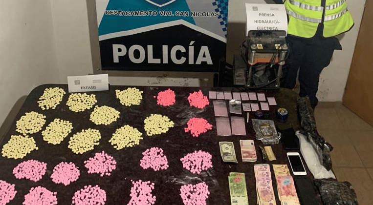 Incautaron más de 2 mil pastillas de éxtasis en ruta 9: Hubo allanamientos en Lanús y Ciudad de Buenos Aires