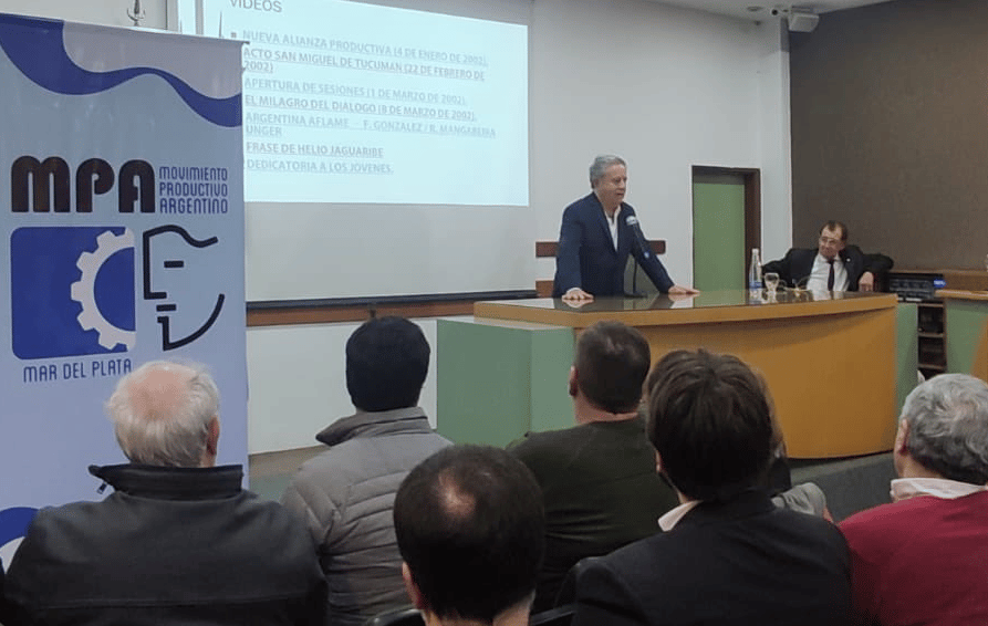 Duhalde en Mar del Plata: Con invitados opositores llamó a "construir el segundo gobierno de unidad nacional"