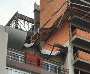 Tragedia en La Plata: Un obrero de 38 años cayó desde un décimo piso