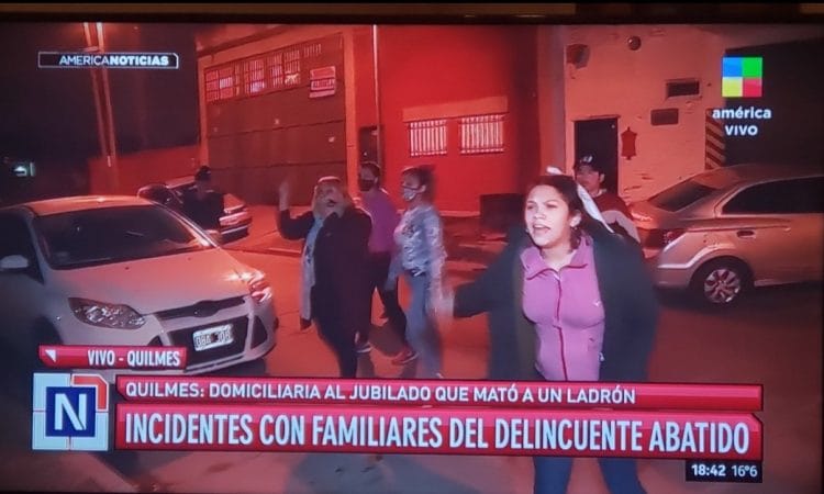 "Viejo de mierda, no tenía por qué matarlo": El enojo de los familiares del delincuente abatido por un jubilado en Quilmes