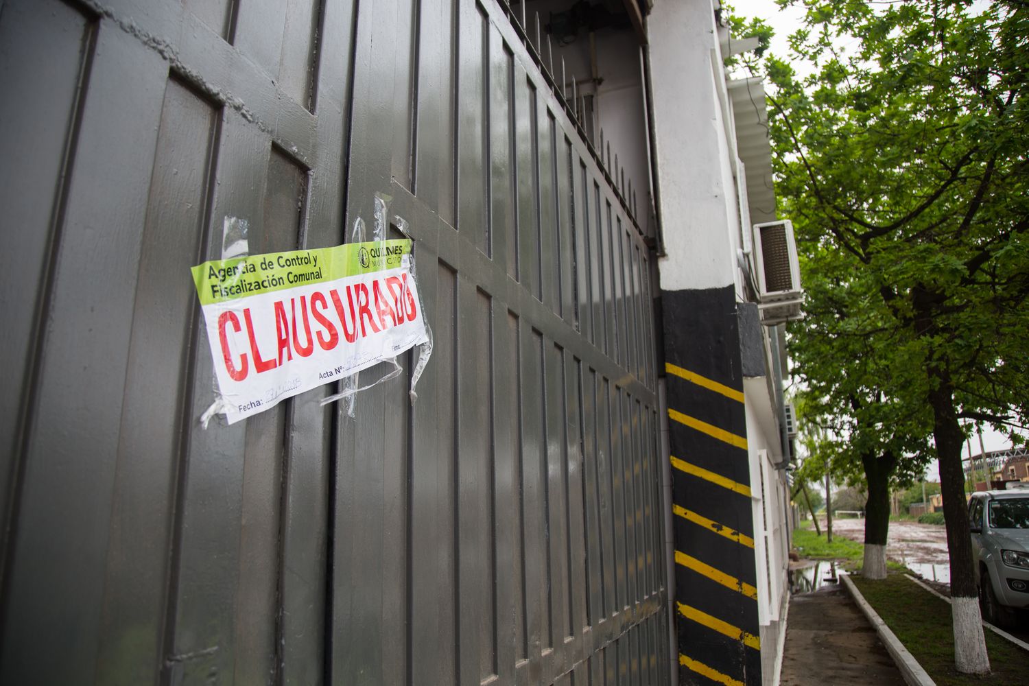 Quilmes: El municipio clausuró una empresa que arrojaba desechos líquidos en el Arroyo Las Piedras